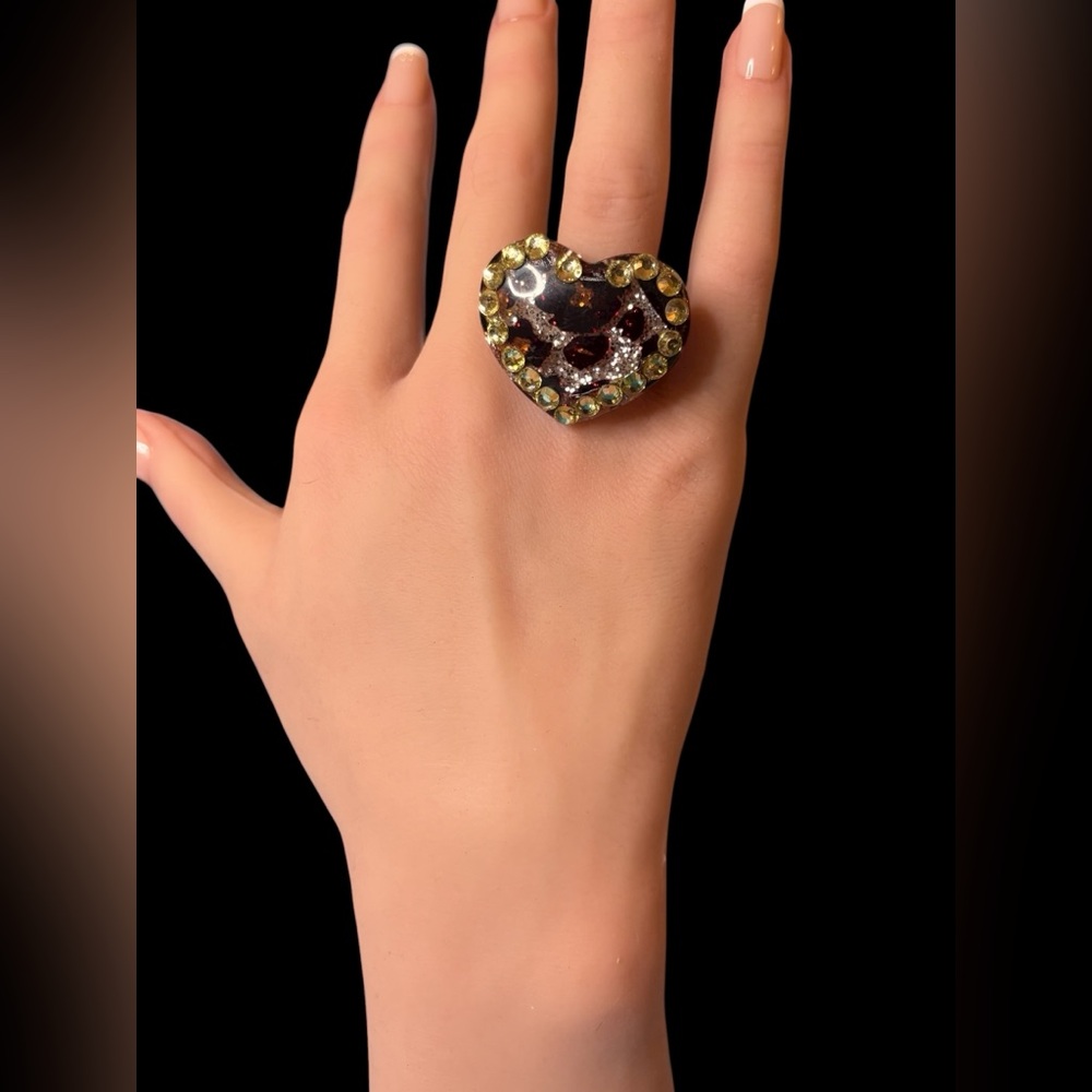 Large Heart Shaped Leopard Print Glitter Ring size 7
BUY 2 GET 1 FREE!!
